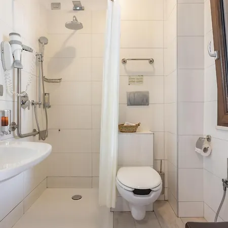 贝尔维尔酒店 3*