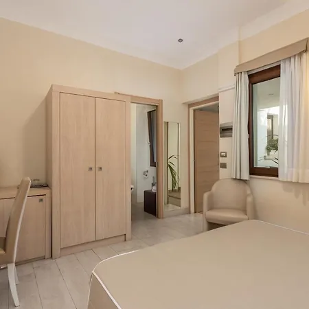 Belvir מלון 3*