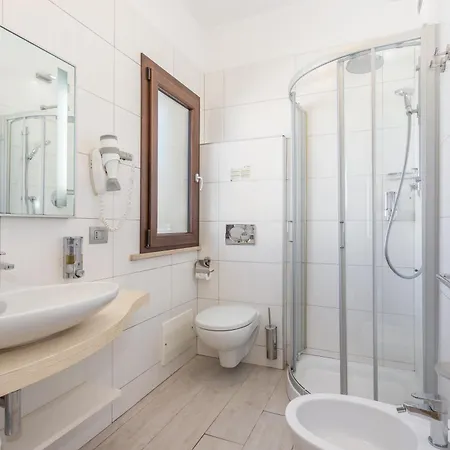 贝尔维尔酒店 3*