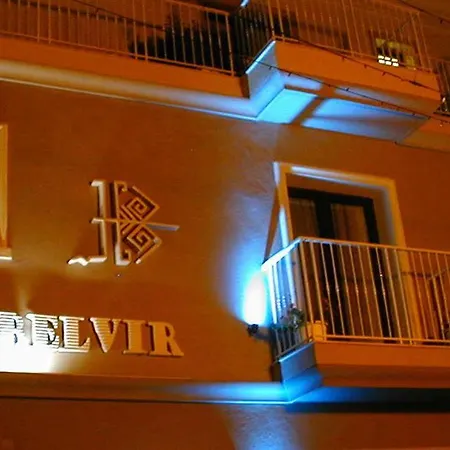 贝尔维尔酒店 3*